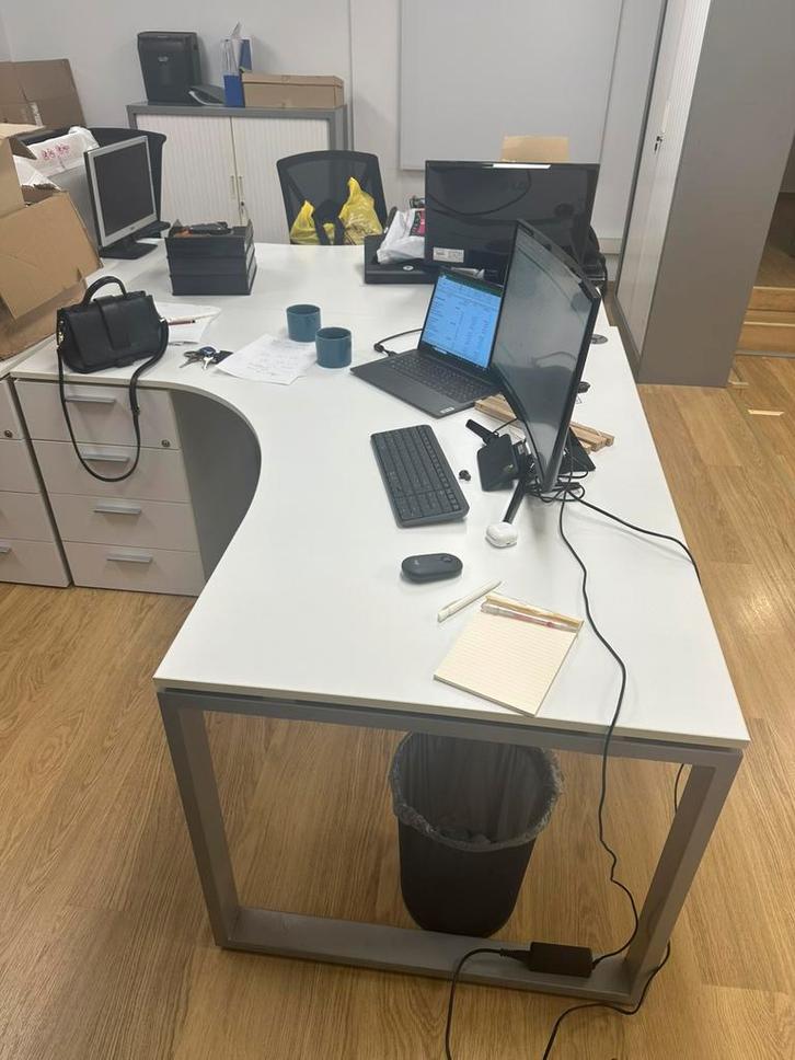 Kantoren te koop, Huis en Inrichting, Bureaus, Zo goed als nieuw, Bureau, Ophalen