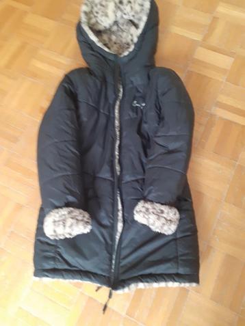 Meisjesjas beschikbaar voor biedingen