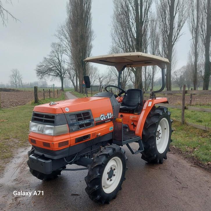 Minitractor kubota 29pk 4x4 servo TOPSTAAT!, Articles professionnels, Agriculture | Tracteurs, Enlèvement