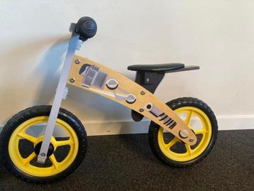 Houten loopfiets 2 jaar beschikbaar voor biedingen