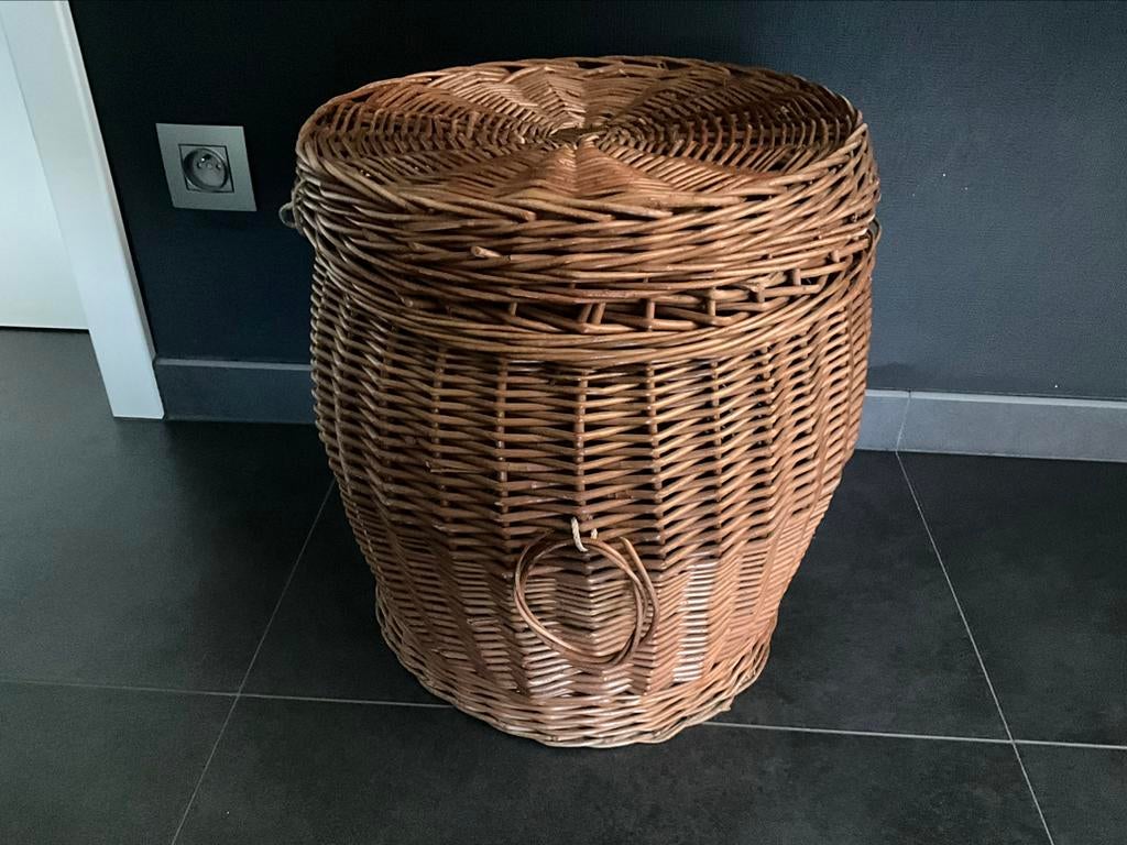 Rieten wasmand ., Ophalen