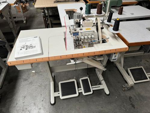 Industriële lockmachine overlock juki mo6814s met puller, Hobby en Vrije tijd, Naaimachines en Toebehoren, Nieuw, Lockmachine