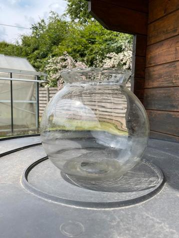Ronde aquarium in goede staat beschikbaar voor biedingen