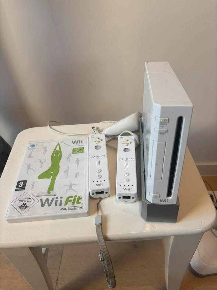 Nintendo Wii + BalanceBoard + 2 Controllers, Consoles de jeu & Jeux vidéo, Consoles de jeu | Nintendo Wii, Comme neuf, Enlèvement