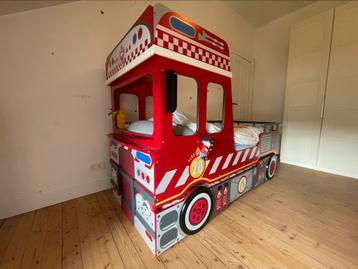 Lit enfant camion de pompier avec double lit disponible aux enchères