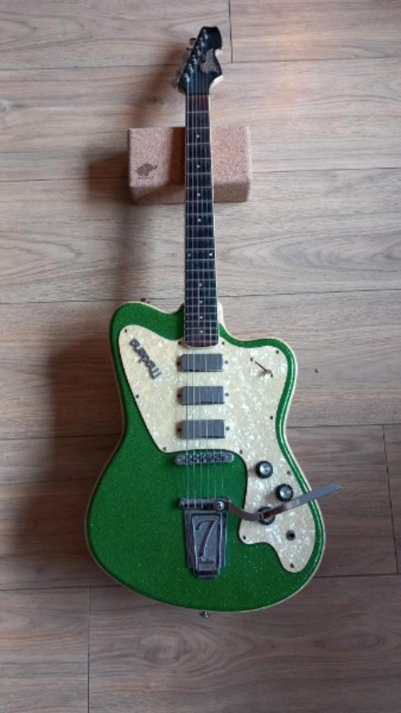 Italia Modena - Sparkle green, Muziek en Instrumenten, Snaarinstrumenten | Gitaren | Elektrisch, Zo goed als nieuw, Solid body