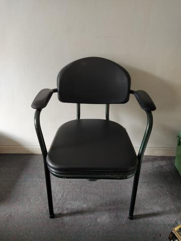 chaise de toilette  disponible aux enchères