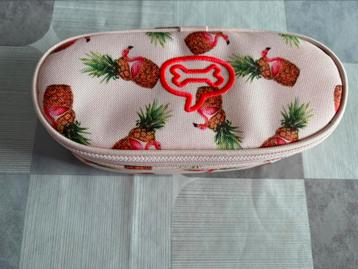 Pennenzak Stones & Bones beschikbaar voor biedingen