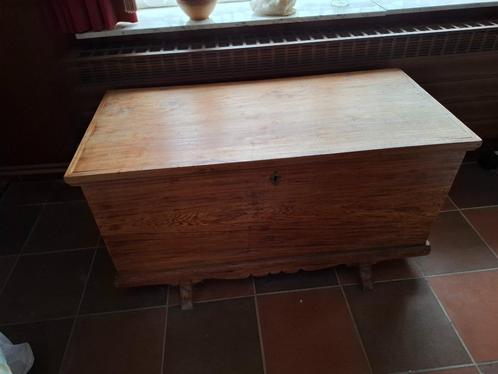 Grote houten koffer - antiek, Huis en Inrichting, Woonaccessoires | Kisten, Gebruikt, Eikenhout, Ophalen