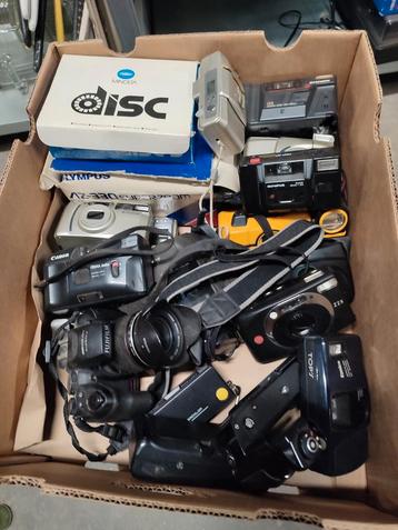 Doos diverse digitale fotocamera's beschikbaar voor biedingen