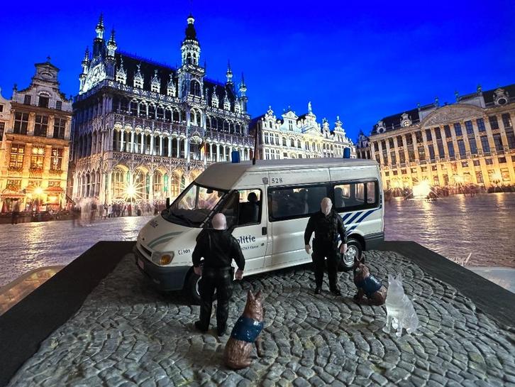 Inspecteur de Police politie Inspecteur K9 + chien code 3, Hobby & Loisirs créatifs, Voitures miniatures | 1:43, Comme neuf, Autres types