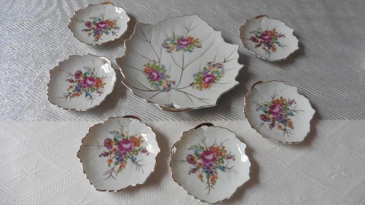 Porseleinen chocoladesetje, vorm: blaadjes, bloemen, Antiek en Kunst, Antiek | Porselein, Ophalen