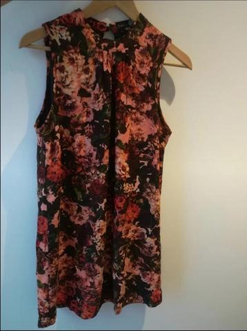 Elegante jurk met bloemenmotief van Smashed Lemon beschikbaar voor biedingen