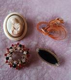 Vintages broches., Handtassen en Accessoires, Broches, Ophalen of Verzenden, Zo goed als nieuw, Rood