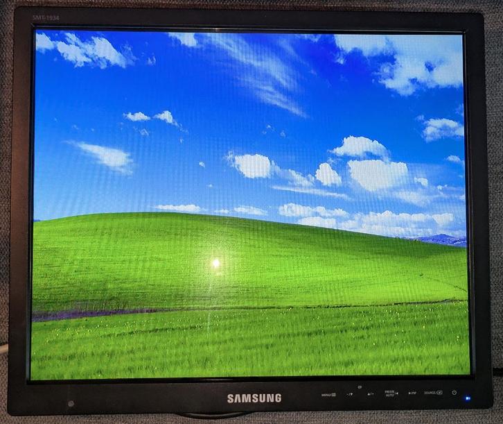 Samsung SMT-1934 LED-beveiligingsmonitor, Computers en Software, Monitoren, Zo goed als nieuw, 60 Hz of minder, HDMI, VGA, Ingebouwde speakers