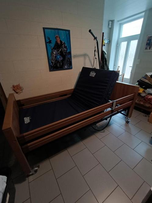 Lit médical médicalisé électrique comme à l'hôpital neuf, Diversen, Verpleegmiddelen, Ophalen