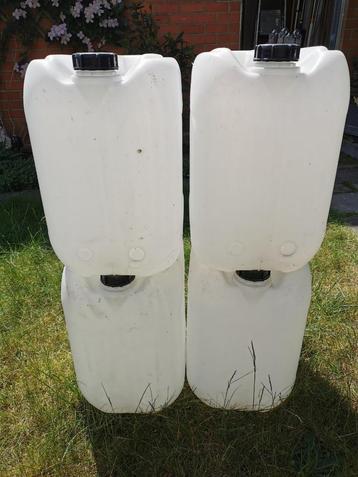 4 Jerrycans 30L beschikbaar voor biedingen