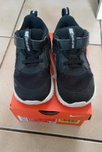 zwarte sneakers Nike maat 27, Kinderen en Baby's, NIKE, Gebruikt, Ophalen of Verzenden, Jongen of Meisje