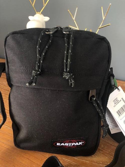 Eastpak Satchel / schoudertas Nieuw, Handtassen en Accessoires, Tassen | Schoudertassen, Nieuw, Overige merken, Zwart, Ophalen of Verzenden