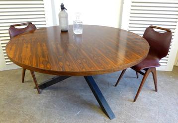 Belle table à manger rétro vintage ronde 150 cm disponible aux enchères