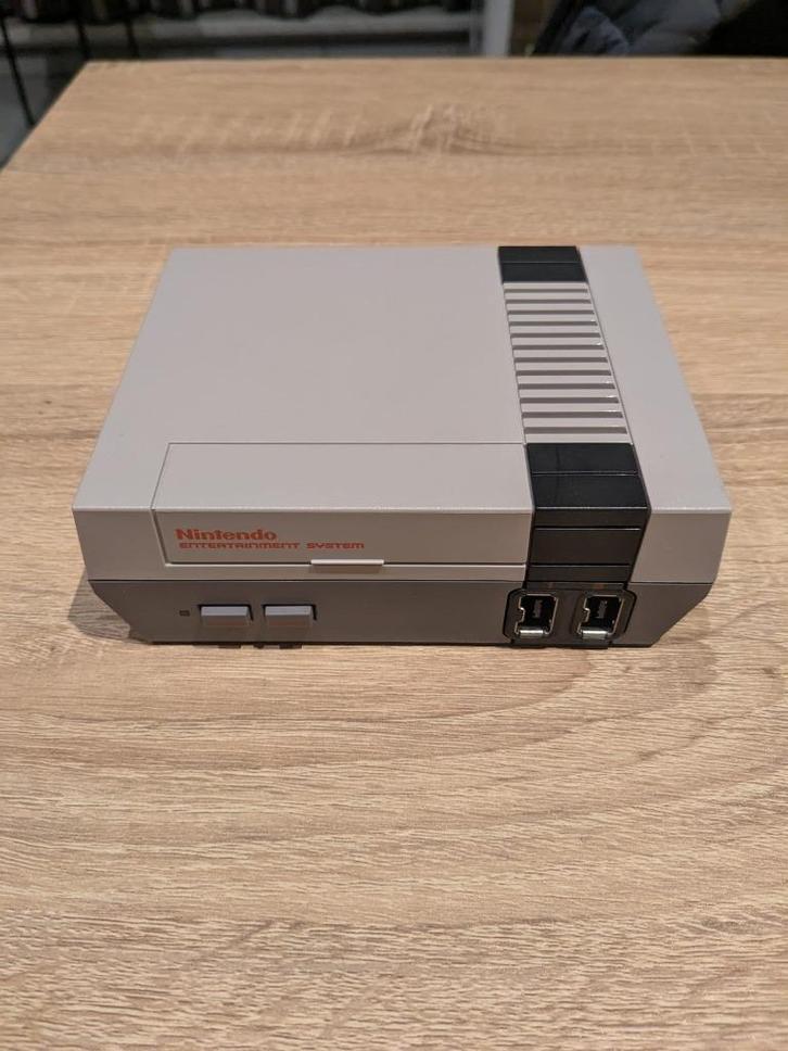 Nintendo classic mini, 3 controllers, extra games, Games en Spelcomputers, Spelcomputers | Nintendo NES, Zo goed als nieuw, Met 3 controllers of meer