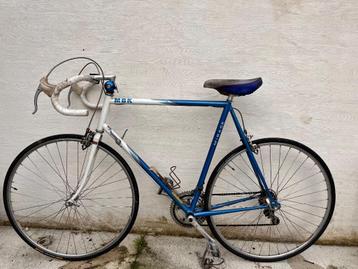 Retro koersfiets beschikbaar voor biedingen