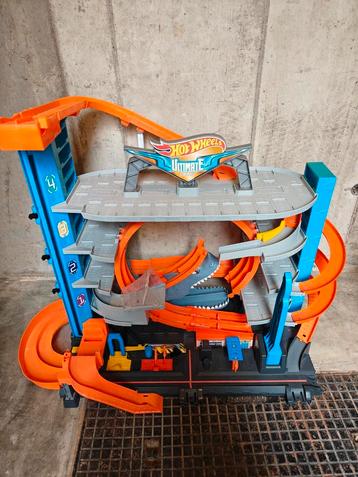 Hot Wheels garages en speelmat beschikbaar voor biedingen