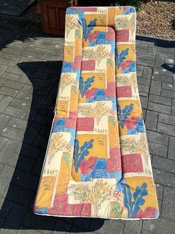 veld-zit- ligbed beschikbaar voor biedingen