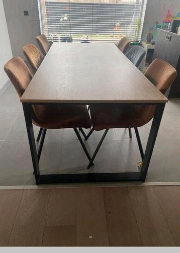 Tafel 200 cm lang, 90 cm breed. In perfecte staat!!  beschikbaar voor biedingen