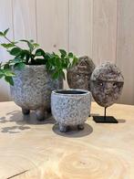 Set van 2 bloempotjes en 2 Balinese maskertjes op voet, land, Tuin en Terras, Bloempotten, Ophalen of Verzenden, Zo goed als nieuw