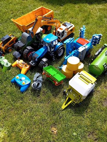 Tracteurs téléguidés, excavatrice et équipement agricole
