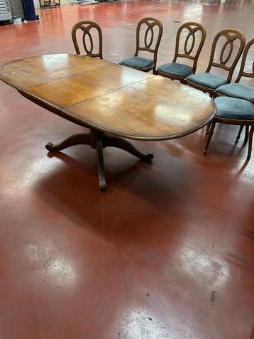 Hulsta tafel en 8 stoelen verstelbaar tot 8 personen beschikbaar voor biedingen