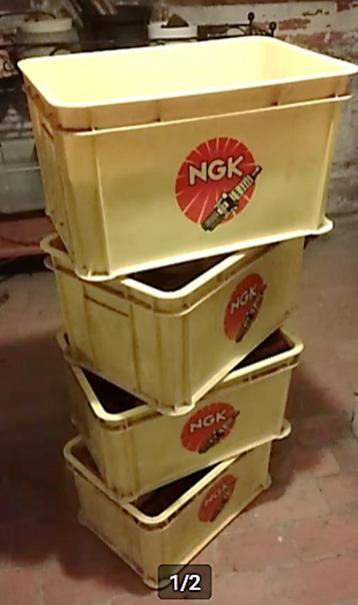 Vintage box, curverbox, NGK bougies, garage, oldtimer, auto beschikbaar voor biedingen
