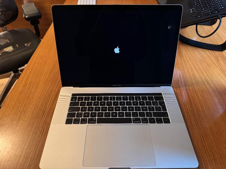 MacBook Pro 15" 2018 – i7 / 16 GB / 500 GB SSD / Radeon 560X, Computers en Software, Apple Macbooks, Gebruikt, MacBook, 15 inch