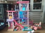 Het grote Barbie huis met verschillende accessoires, Kinderen en Baby's, Speelgoed | Poppenhuizen, Ophalen, Zo goed als nieuw