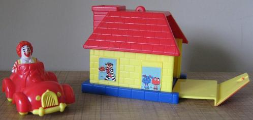 Clown Ronald Mc Donald in rood autootje + huisje, Verzamelen, Poppetjes en Figuurtjes, Gebruikt, Ophalen of Verzenden