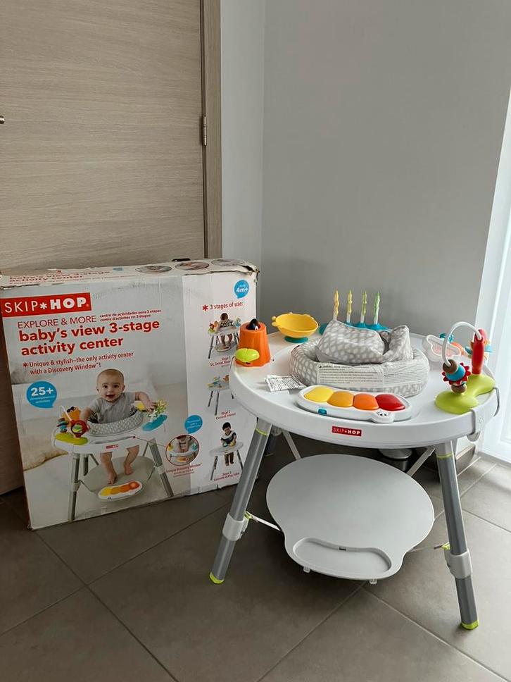 SKIP HOP activity center, Enfants & Bébés, Jouets | Tables de jeux, Comme neuf, Enlèvement ou Envoi