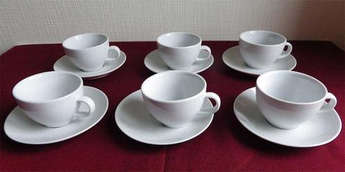 Set van 6 tassen en Ondertassen., Huis en Inrichting, Keuken | Servies, Zo goed als nieuw, Kop(pen) en/of Schotel(s), Ophalen