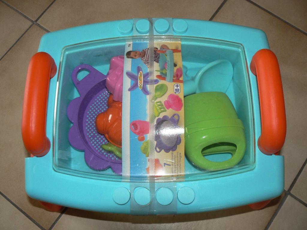 Jouets de plage Ecoiffier dans une valisette, Enfants & Bébés, Jouets | Extérieur | Bacs à sable, Neuf, Enlèvement ou Envoi