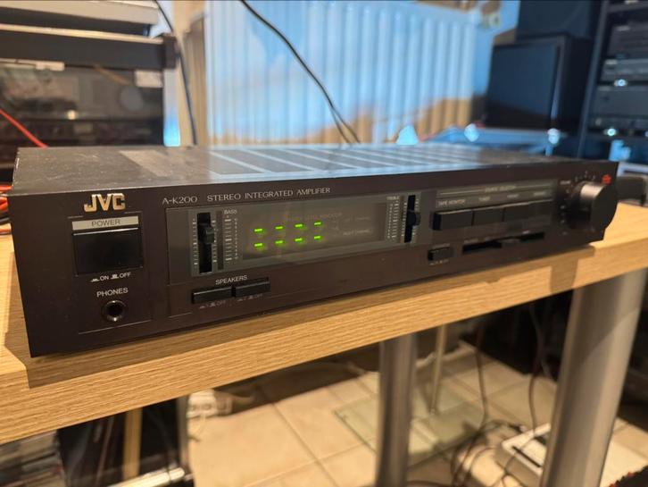 JVC A-K200 stereo integraties amplifier, Audio, Tv en Foto, Stereoketens, Zo goed als nieuw, JVC, Ophalen of Verzenden