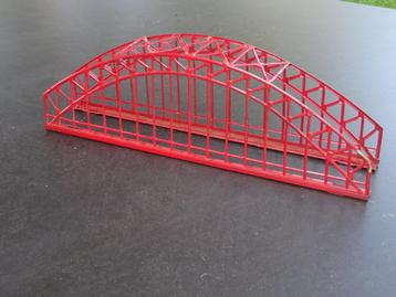 Rode metalen boogbrug - Märklin - HO beschikbaar voor biedingen