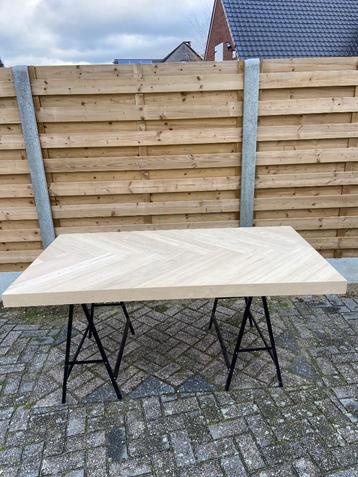 Gloednieuw eiken visgraat tafelblad beschikbaar voor biedingen