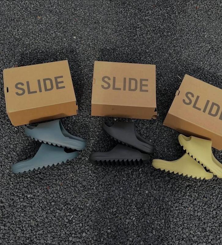 Yeezy Slides, Kleding | Heren, Schoenen, Nieuw, Sneakers, Overige kleuren, Verzenden