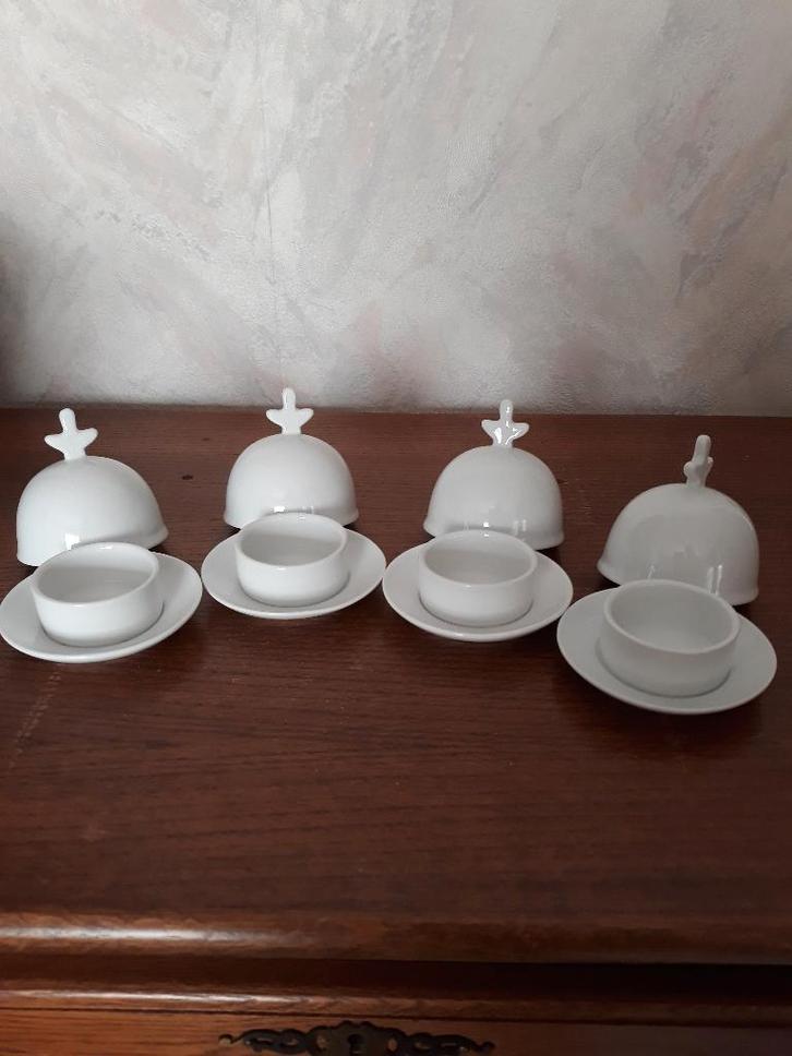 Set van 4 porseleinen mini boterstolpjes.  Wit. NIEUW, Huis en Inrichting, Keuken | Servies, Nieuw, Overige typen, Effen, Porselein