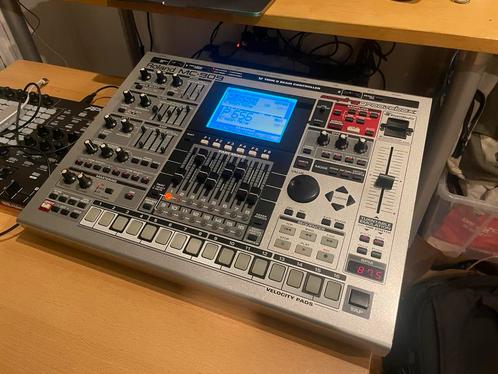 Roland MC 909 groove box, Muziek en Instrumenten, Synthesizers, Roland, Ophalen