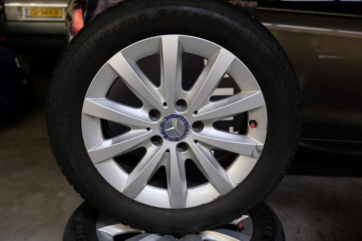 #828 Mercedes A klasse ALL-Season Set 7a7.5MM Origineel MB, Auto-onderdelen, Banden en Velgen, Banden en Velgen, Personenwagen
