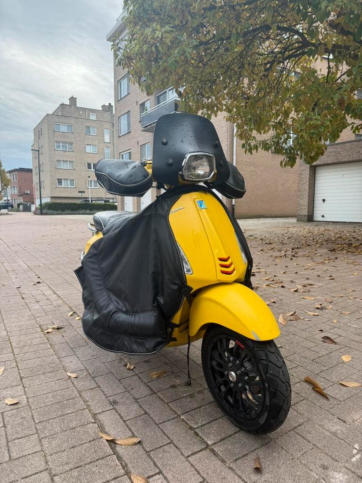 Vespa sprint 2018 iget, Fietsen en Brommers, Scooters | Vespa, Zo goed als nieuw, Ophalen