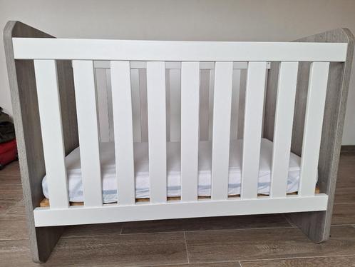 babybed / kinderbed + matras + beschermer + hoesje, Kinderen en Baby's, Babywiegjes en Ledikanten, Gebruikt, Ledikant, Ophalen