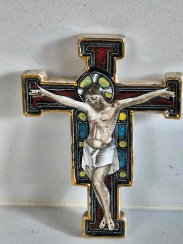 Geemailleerd huiskruisje beschikbaar voor biedingen