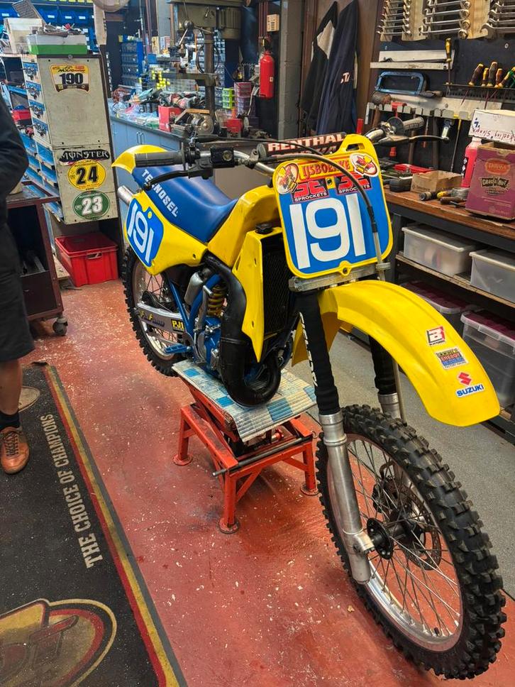 Gezocht ! Rm 125 1982 tot 1987, Fietsen en Brommers, Brommers | Crossbrommers, Zo goed als nieuw, Suzuki, Ophalen